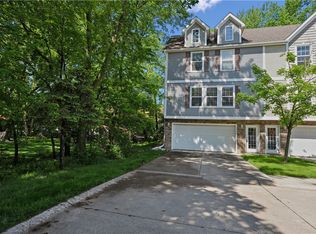 5530 Boston Ct, Johnston, IA 50131