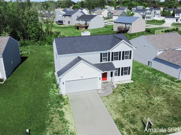 944 View Pointe Dr, Middleville, MI 49333
