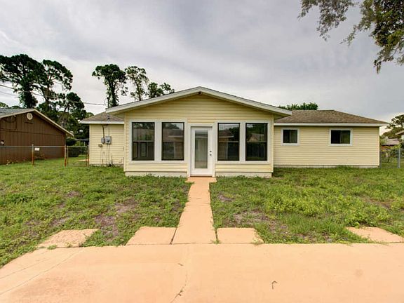 3rd image of 2816 Sabal Palm Dr