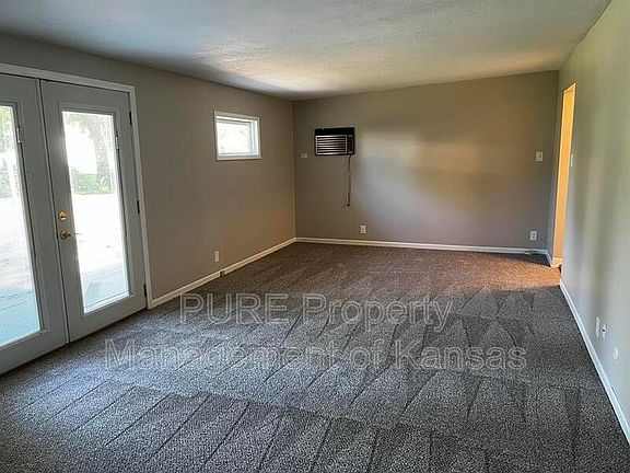 4th image of 3327 SW Arnold Ave
