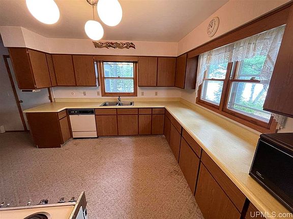 3rd image of 20887 Island Dr