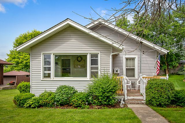 1st image of 1056 Spafford St