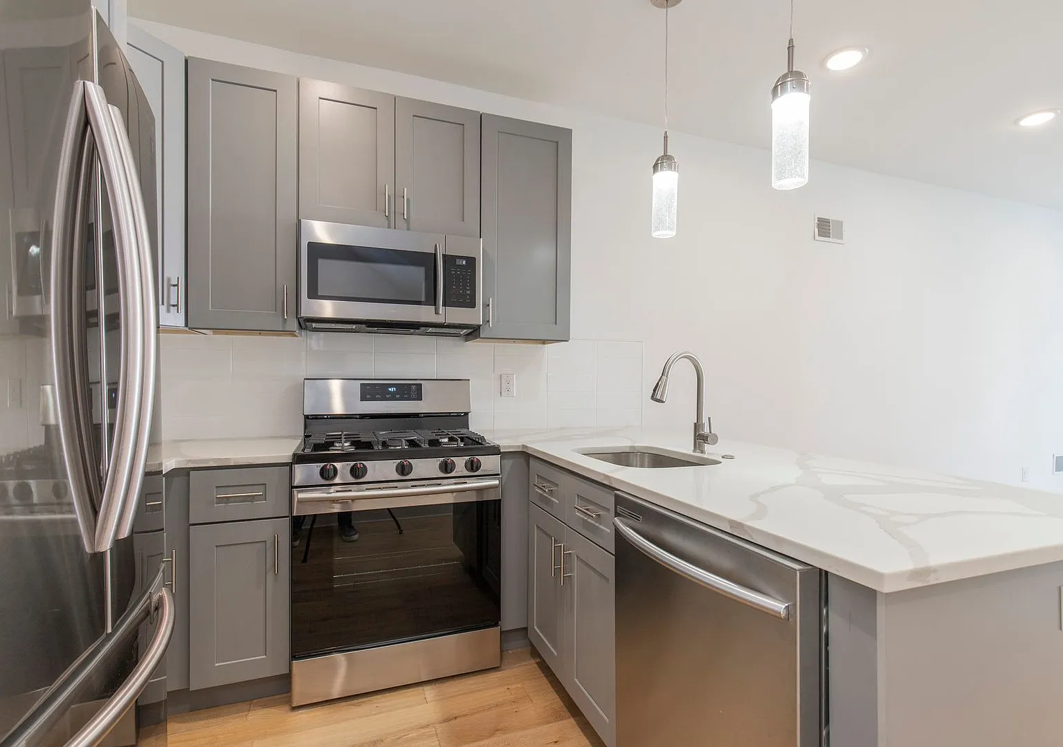 2412 Master St — Photo 3