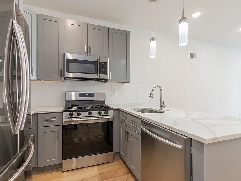 2412 Master St — Photo 3