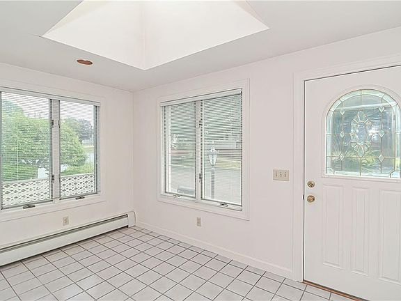 5th image of 92 Hazelwood Ave
