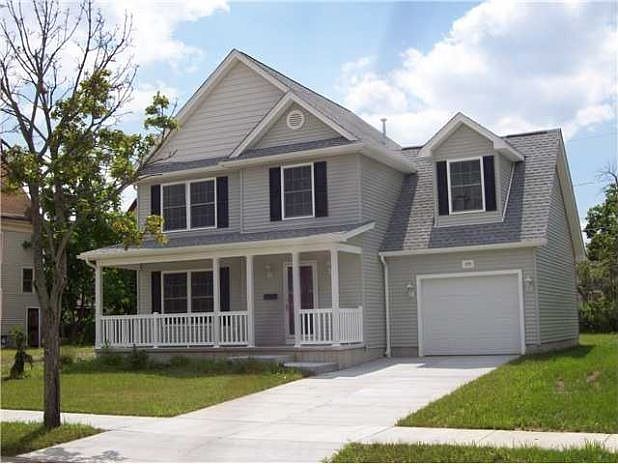 1st image of 105 Woodlawn Ave