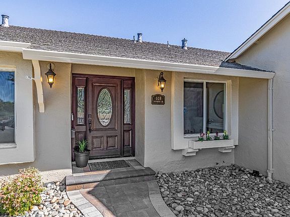 5th image of 528 Edelweiss Dr