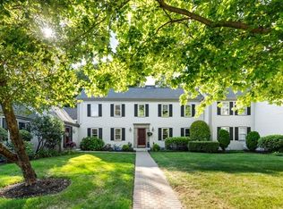 8 Doran Farm Ln UNIT 8, Lexington, MA 02420