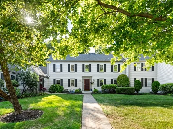 8 Doran Farm Ln Unit 8, Lexington, MA 02420
