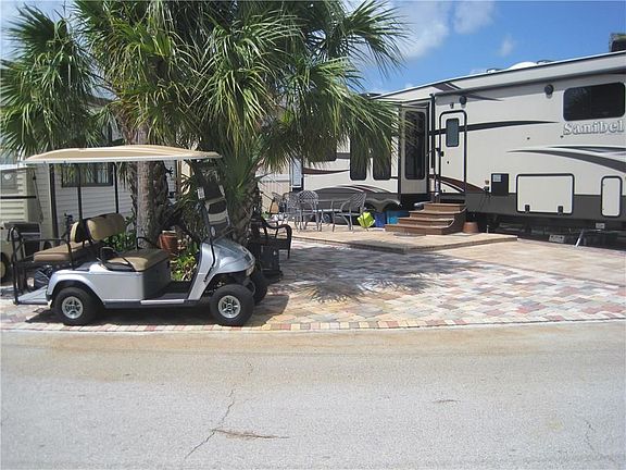 3rd image of 429 Nettles Blvd