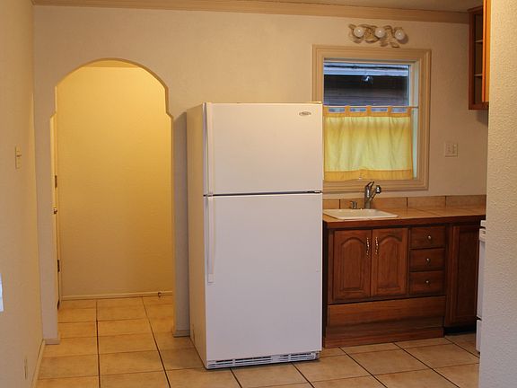2nd image of 404 Rosewood St