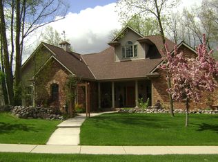 1122 Glacier Pass, Slinger, WI 53086
