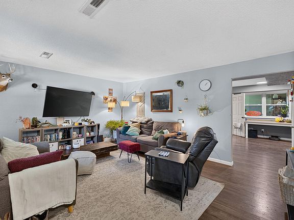 3rd image of 207 E Berkeley Street