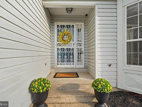 4th image of 1012 Broderick Dr
