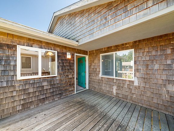 4th image of 404 Manzanita Ave