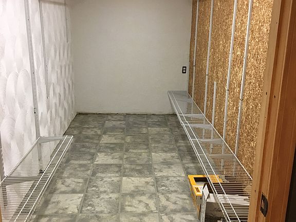 3rd image of 309 Silverview Dr