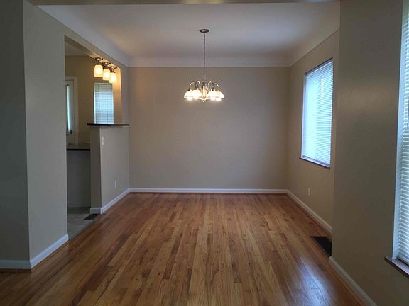3rd image of 980 Woodbriar Ln