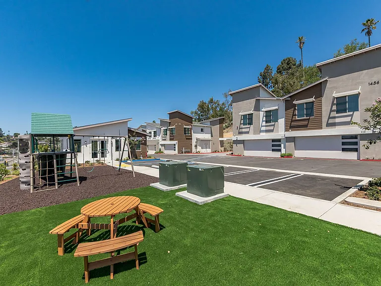 KSB - Santa Fe Townhomes — Photo 17