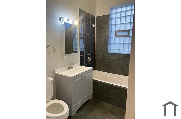 Building Photo - 5611 S Princeton Ave #1