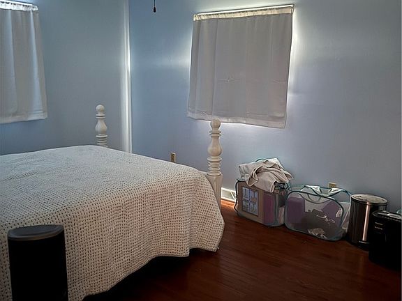 3rd image of 520 Williams St