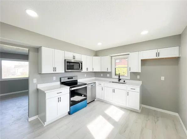 3101 E 25th St, Des Moines, IA 50317