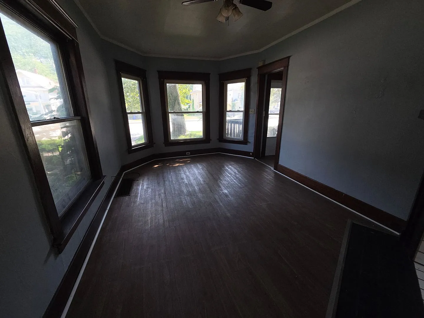 Lower 2 bedroom unit East Side — Photo 3