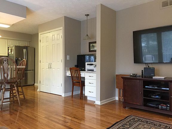 4th image of 2032 Fort Harrods Dr