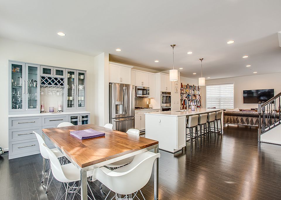 Open Concept Kitchen/Dining