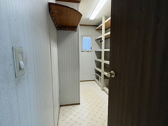 5th image of 2228 Hillner Ln