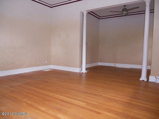 5th image of 1565 Lake Dr SE