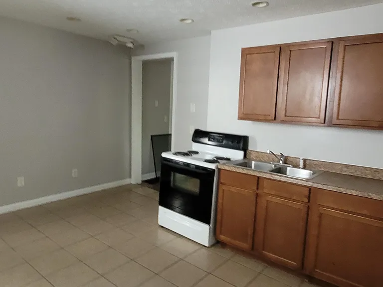 2310 W Broadway #1 — Photo 10
