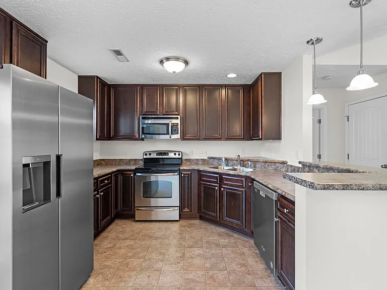 406 Amaryllis Ln — Photo 4