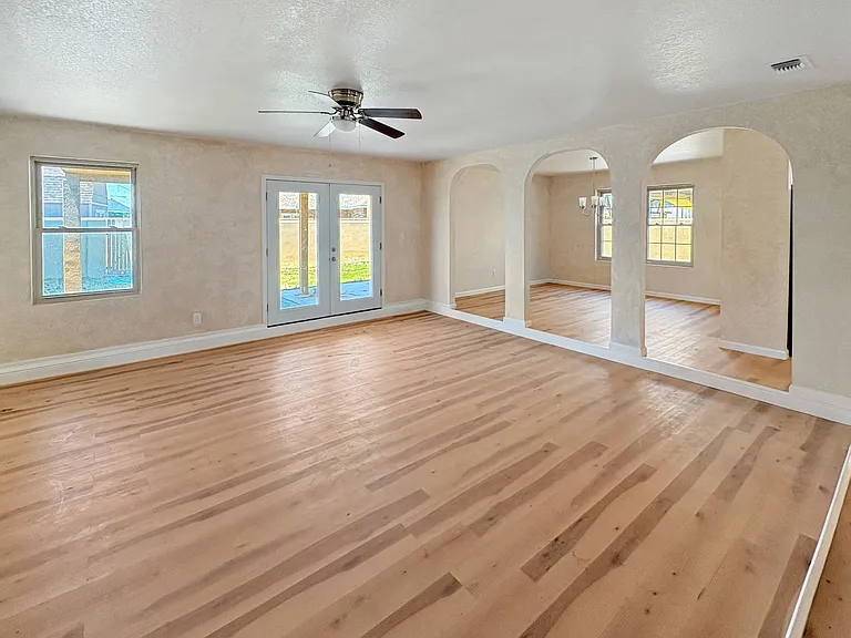 3521 Camino Real — Photo 2