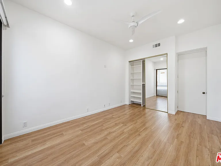 141 S Linden Dr #206 — Photo 35