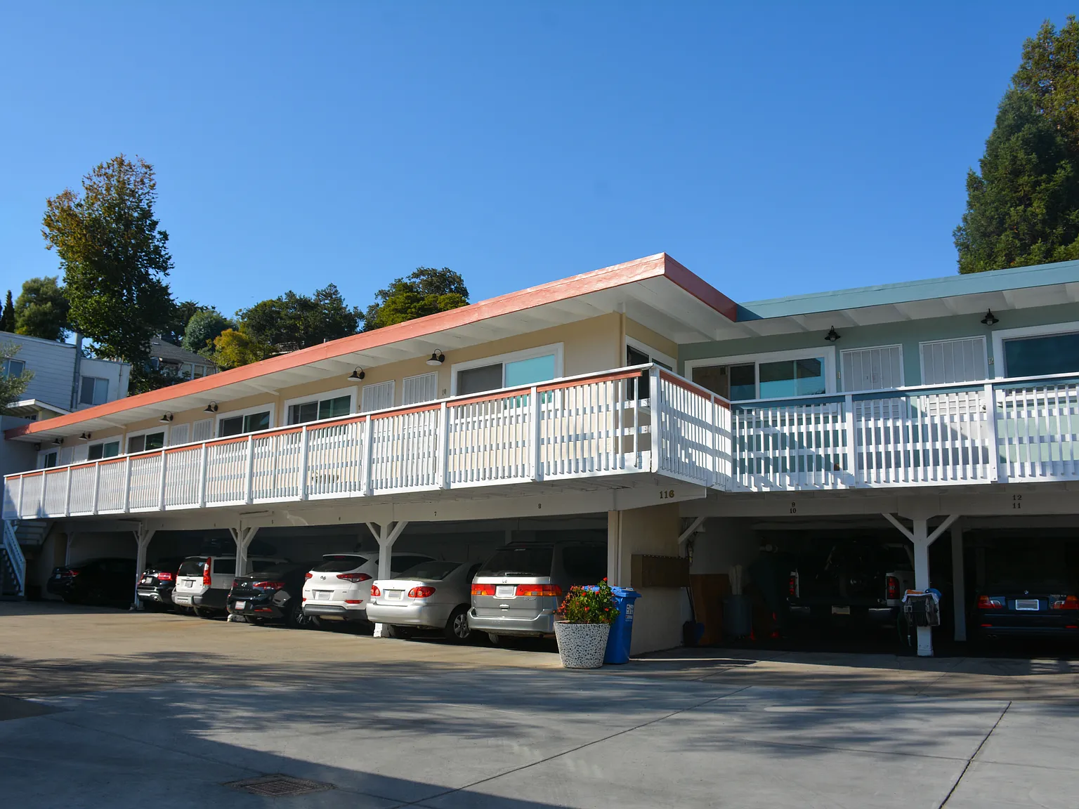 Blue Rock Apartments — Photo 2