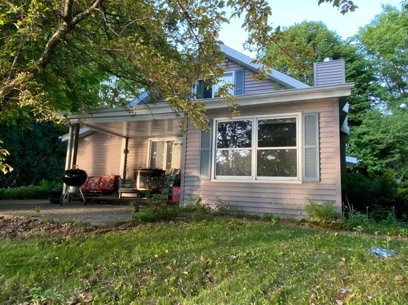 N6981 River Dr, Shawano, WI 54166