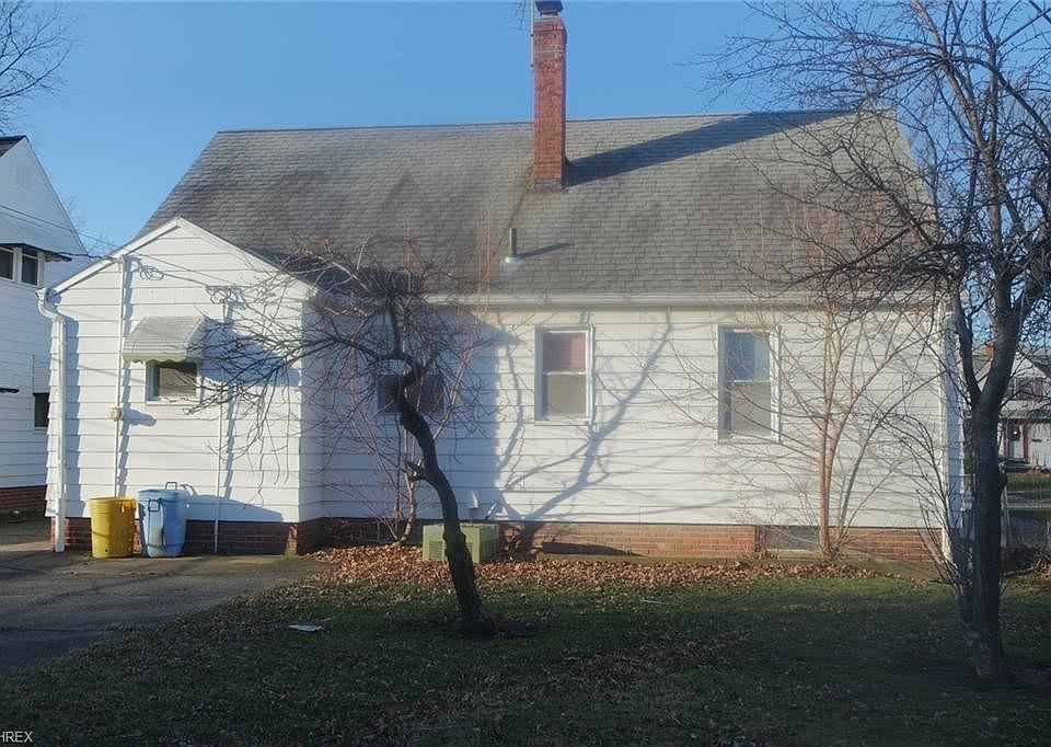 2nd image of 751 N Elmwood Ave