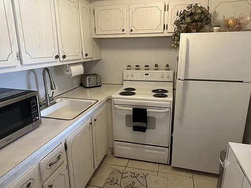 361 Windsor N #P Photo 1