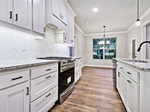 5th image of 7 Eddy Ln