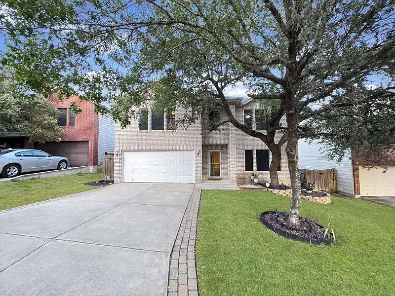 4 bed, 2.5 bath, 2856 sqft, $2,395 — Photo 3
