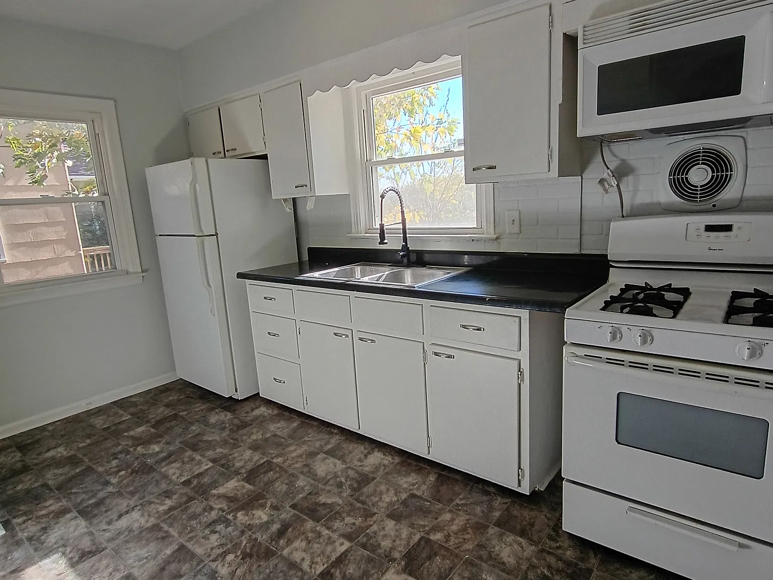 2 bed, 672 sqft, $1,000 — Photo 1