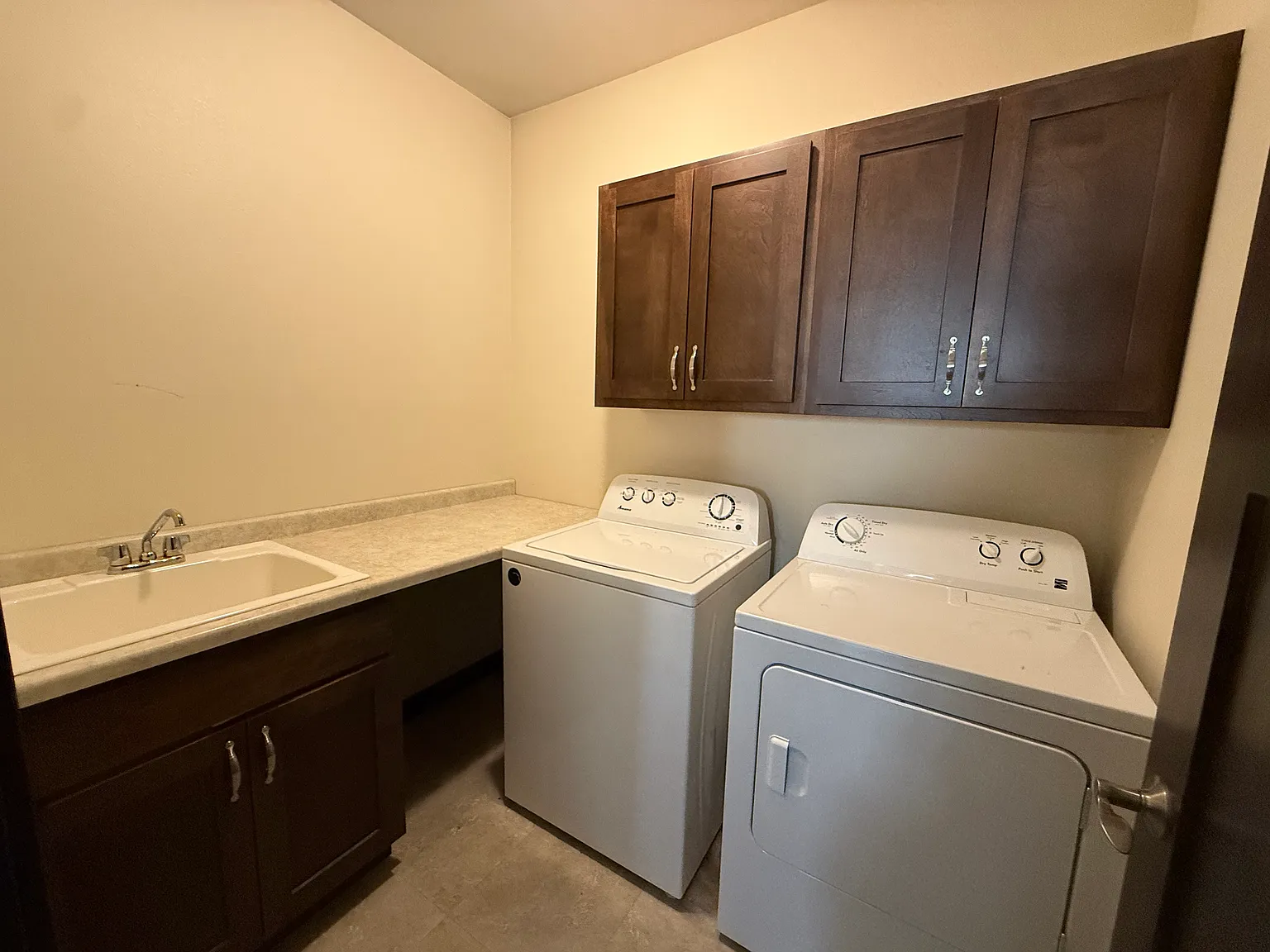3 bed, 1040 sqft, $1,695 — Photo 4