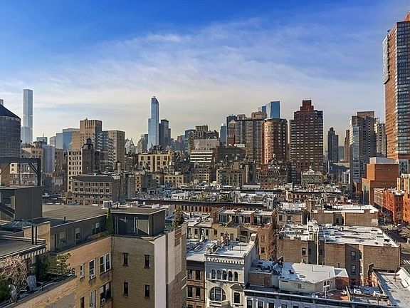 3rd image of 50 W 72nd St APT 1009