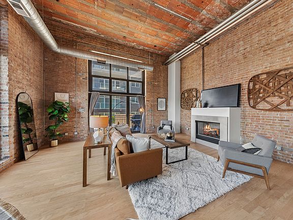 5th image of 222 S Racine Ave APT 205