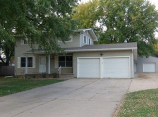 1305 N Maxwell St, McPherson, KS 67460