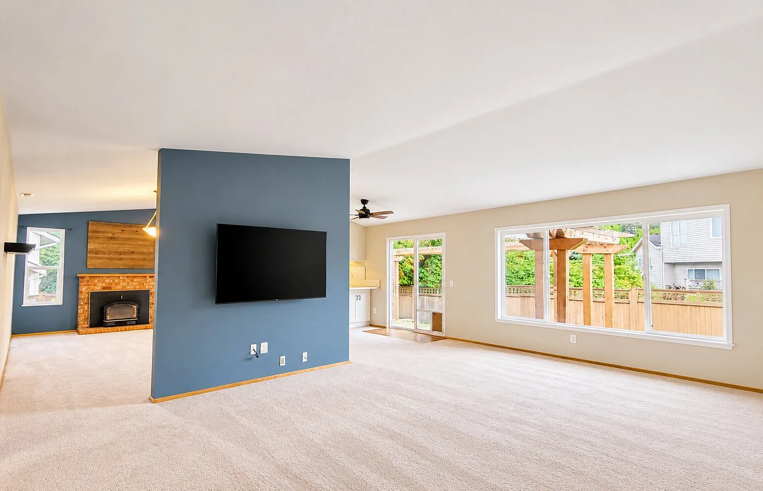 3 bed, 1410 sqft, $3,100 — Photo 2