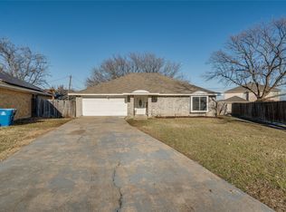 521 Crane Cir, Desoto, TX 75115