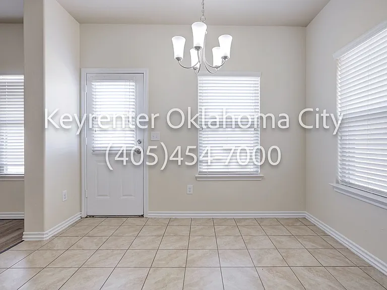 2409 Rosa Cir — Photo 16