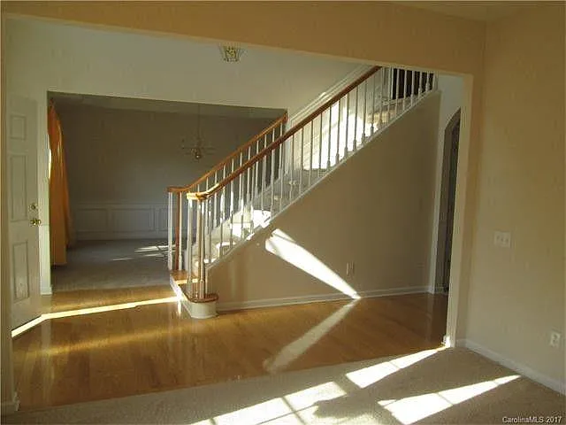 5 bed, 3133 sqft, $3,550 — Photo 3