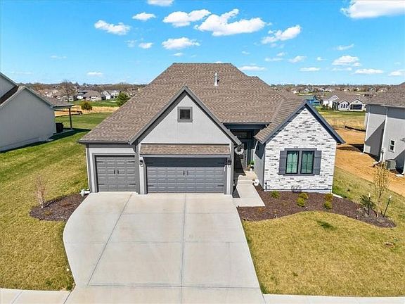 3rd image of 4367 Aspen Dr